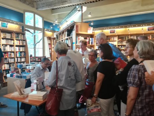 Le célèbre auteur Yasmina Khadra à la librairie Aixoise de Provence