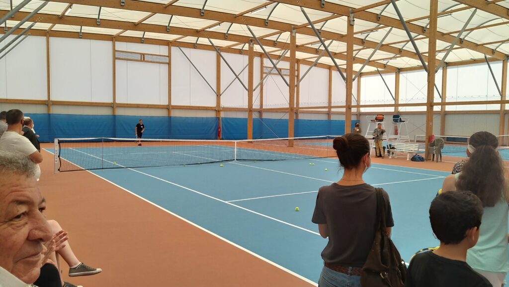 Photo Arnaud Clément jouant au tennis à Meyreuil 2021